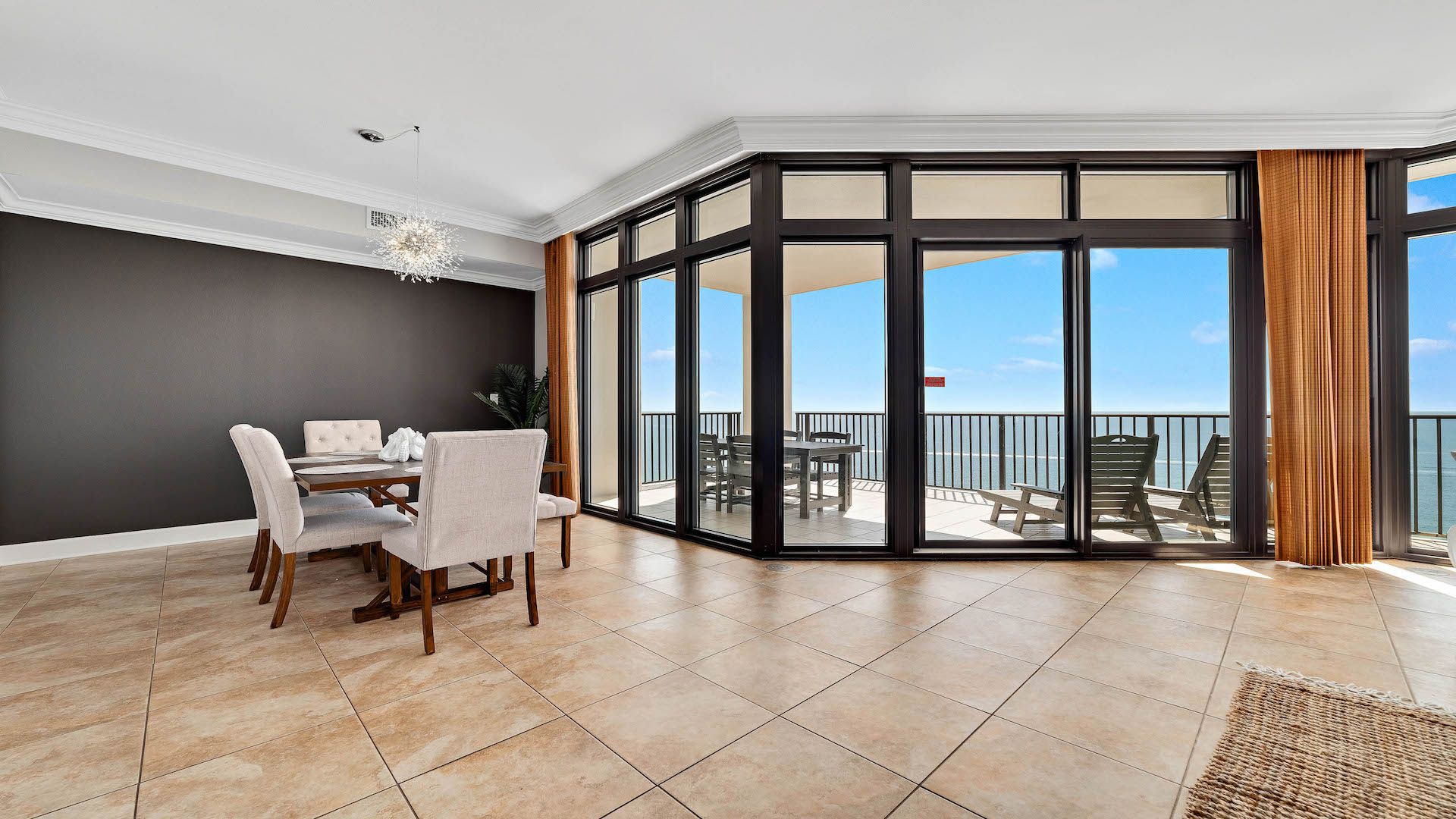 【大幅値下げ】Oasis House Model170T3400J UVPRO Oasis Floor Plan - Custom Sphere Home | Deltec Homes