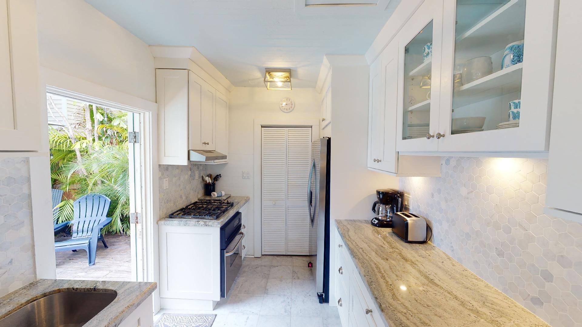 807 Kitchen