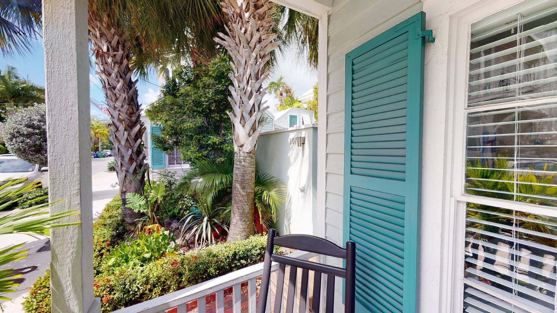 807 Front Porch