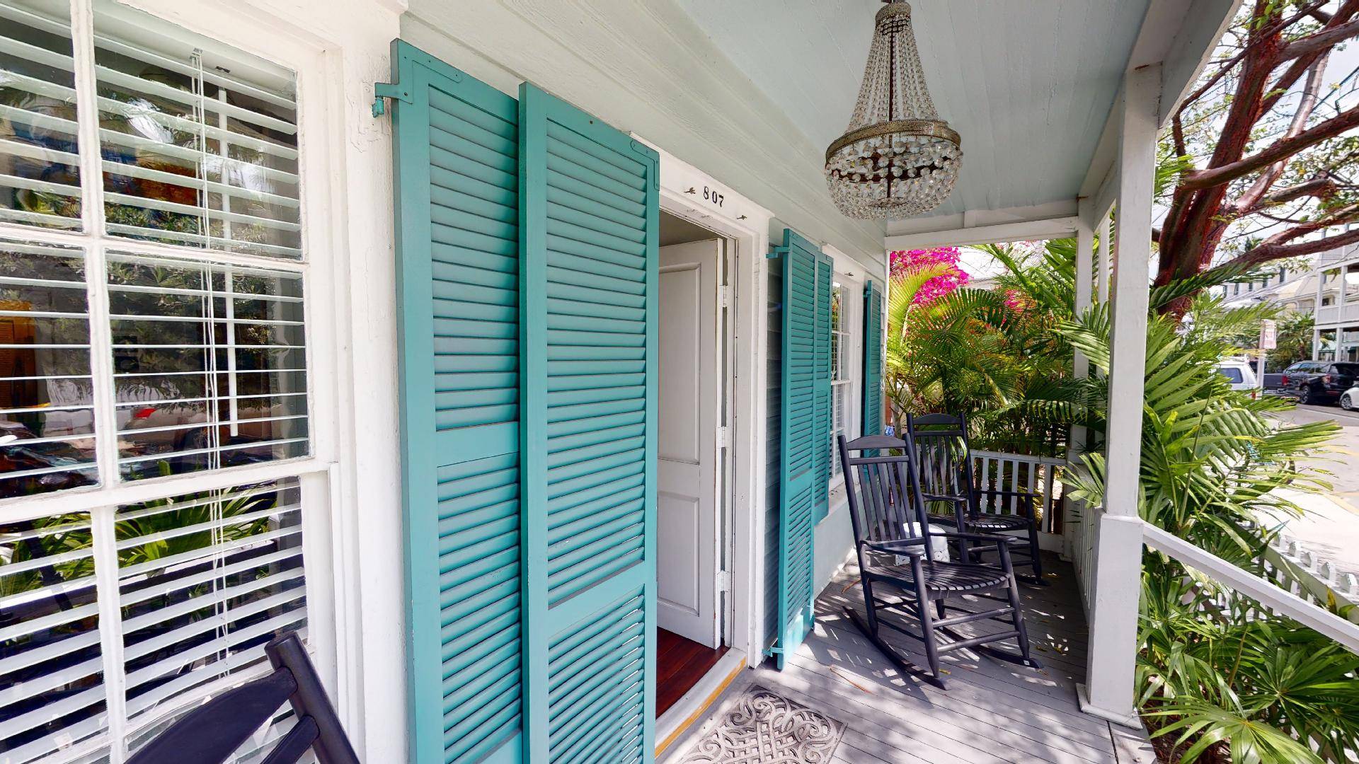 807 Front Porch