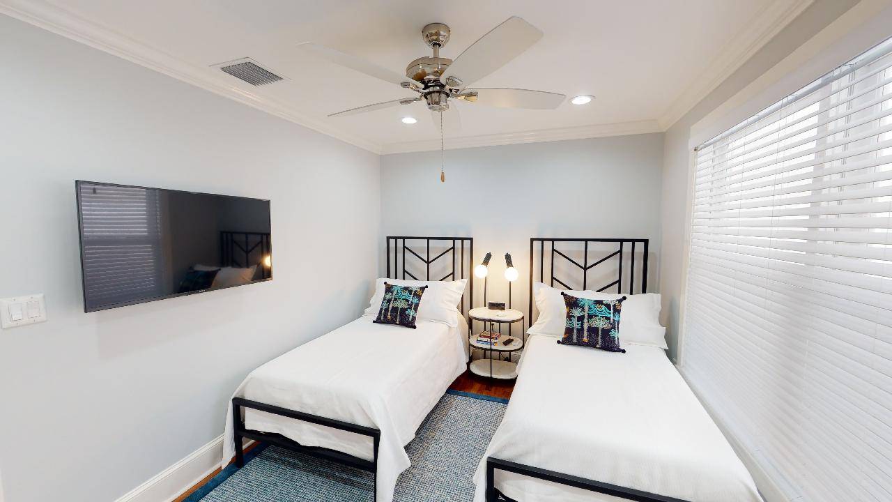 Guest Bedroom(can convert to king)