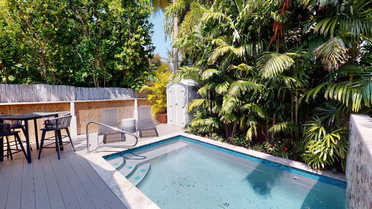 Tropical pool
