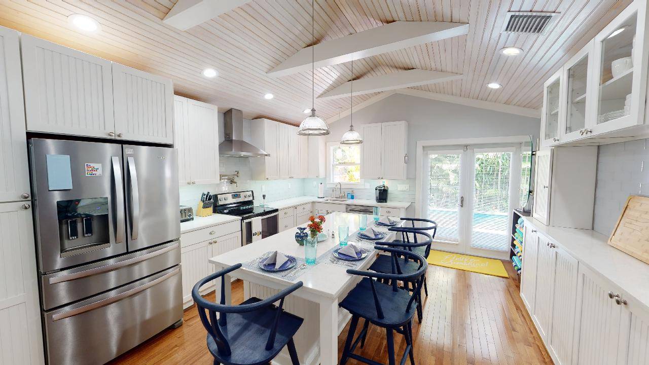 Large eat in kitchen
