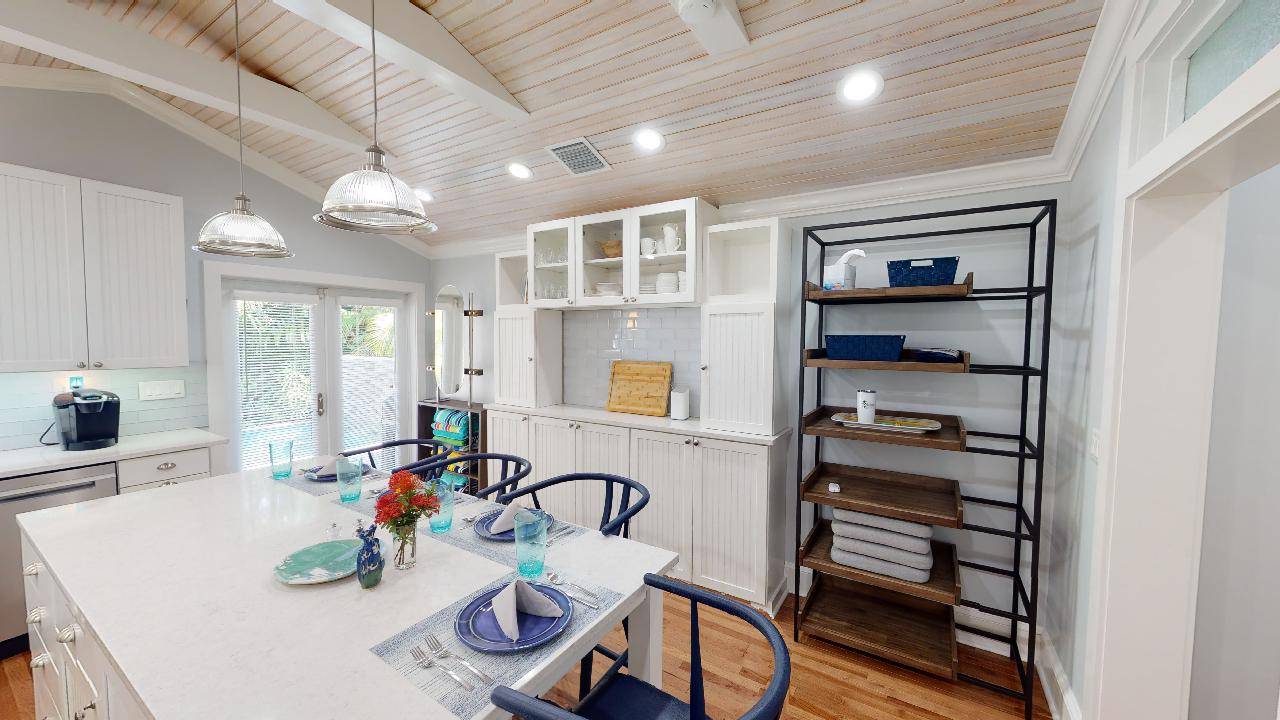 Eat In Kitchen/French doors to pool
