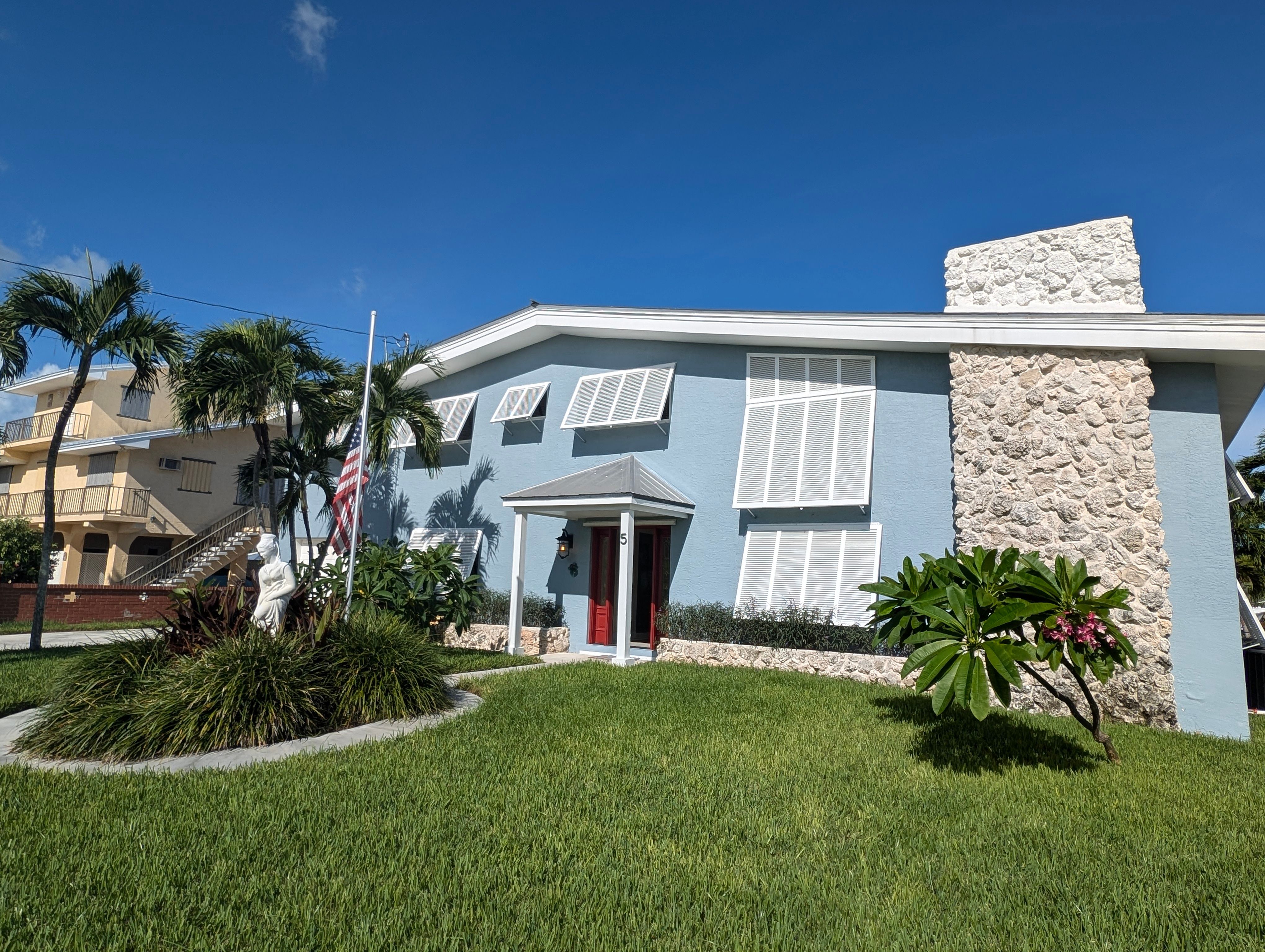 Front Yard with driveway