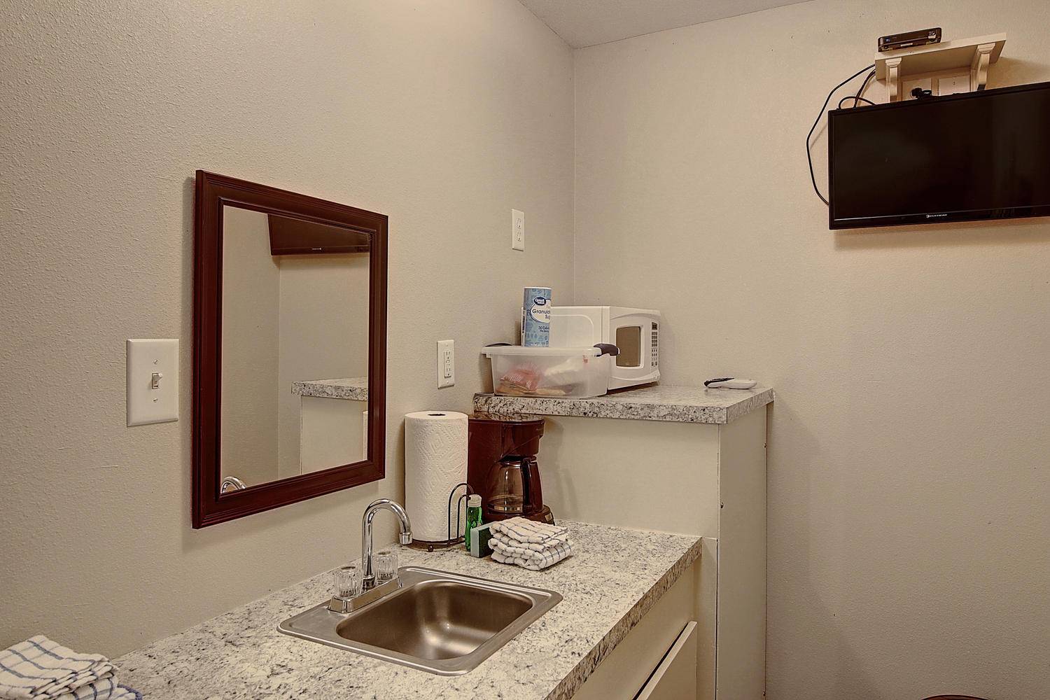 Cabin B Kitchenette