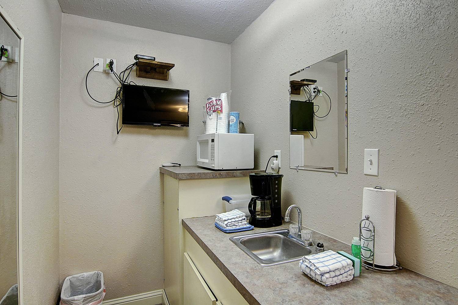 Cabin C Kitchenette