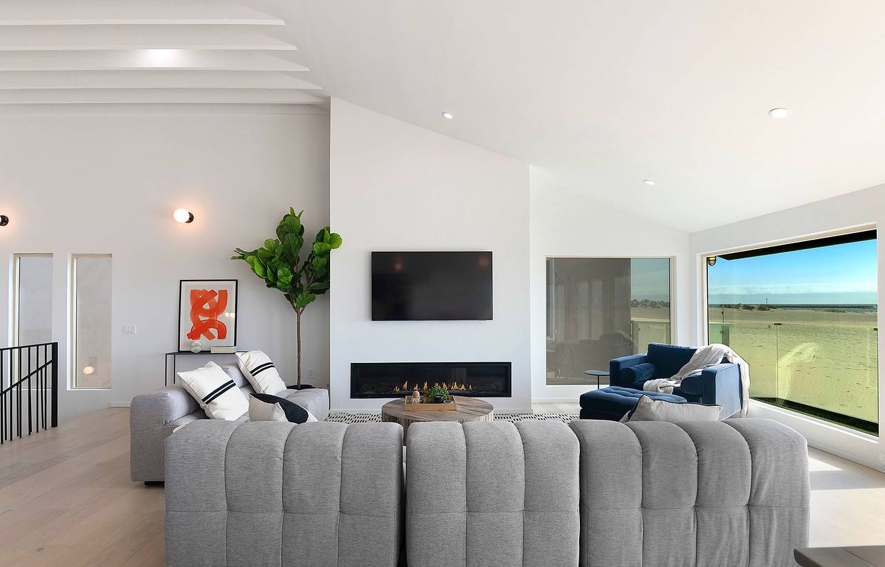 3417O Beachfront Coastal Paradise RE/MAX Gold Coast Property Management