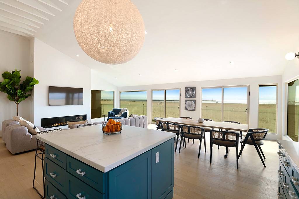 3417O Beachfront Coastal Paradise RE/MAX Gold Coast Property Management