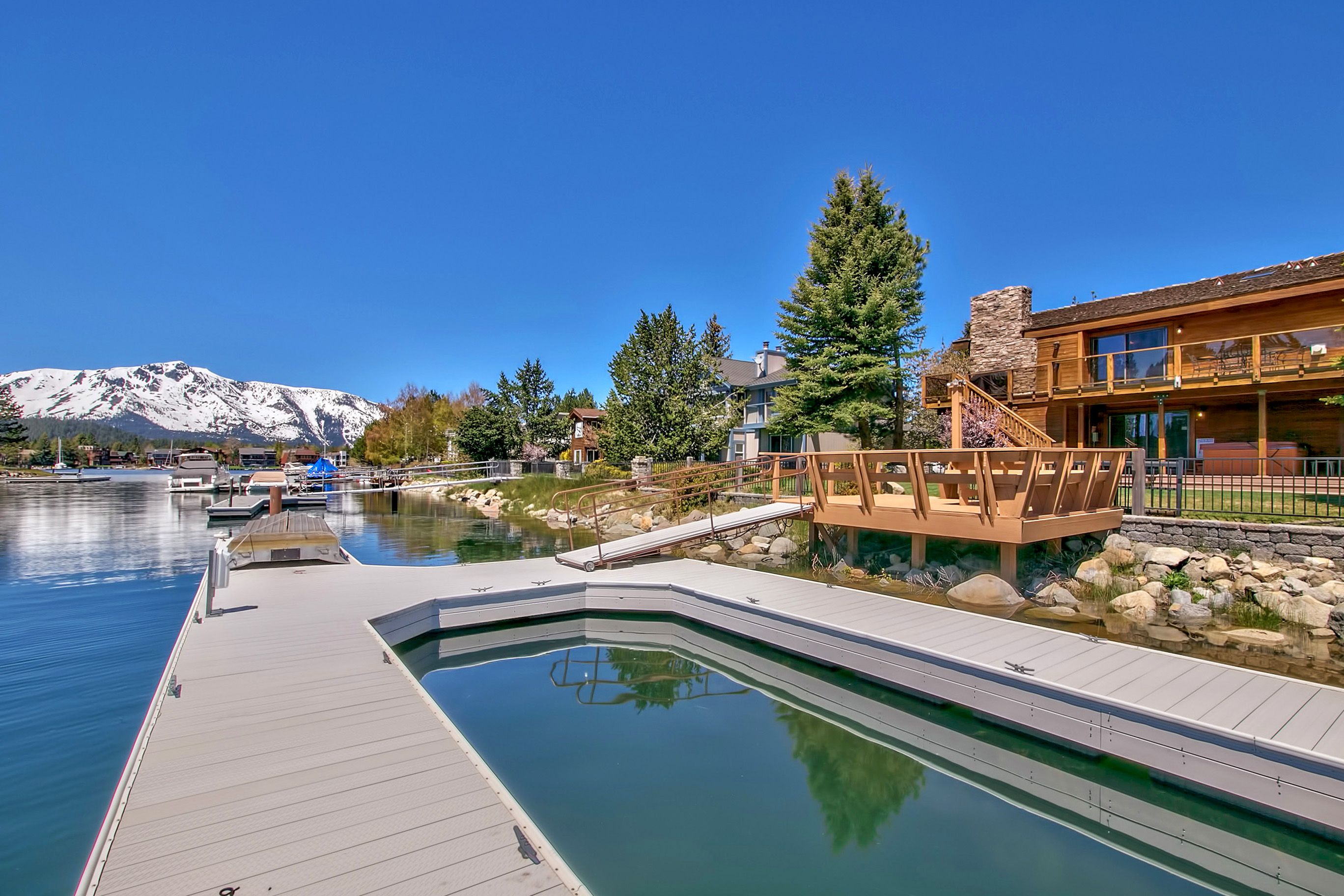 Featured image of post Tahoe Luxury Rentals Lakefront : Bring your vacation to the next level.