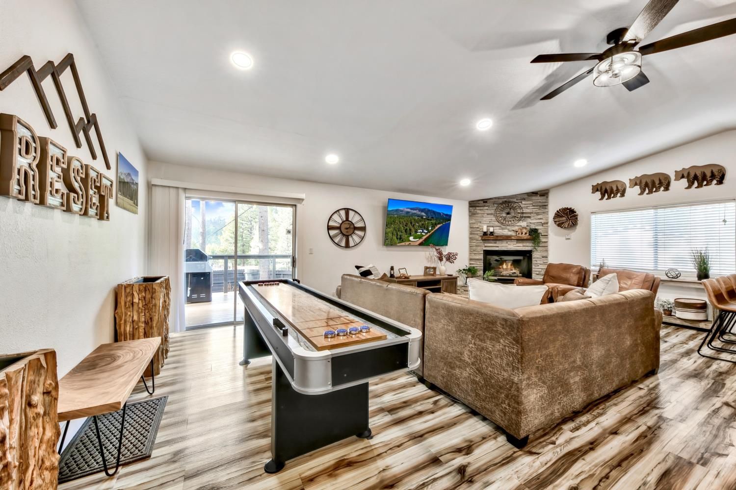 Tahoe Reset - AC, Hot Tub, Shuffleboard, Pet Friendly | RnR