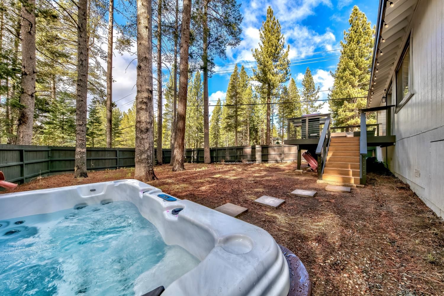 Tahoe Reset - AC, Hot Tub, Shuffleboard, Pet Friendly | RnR