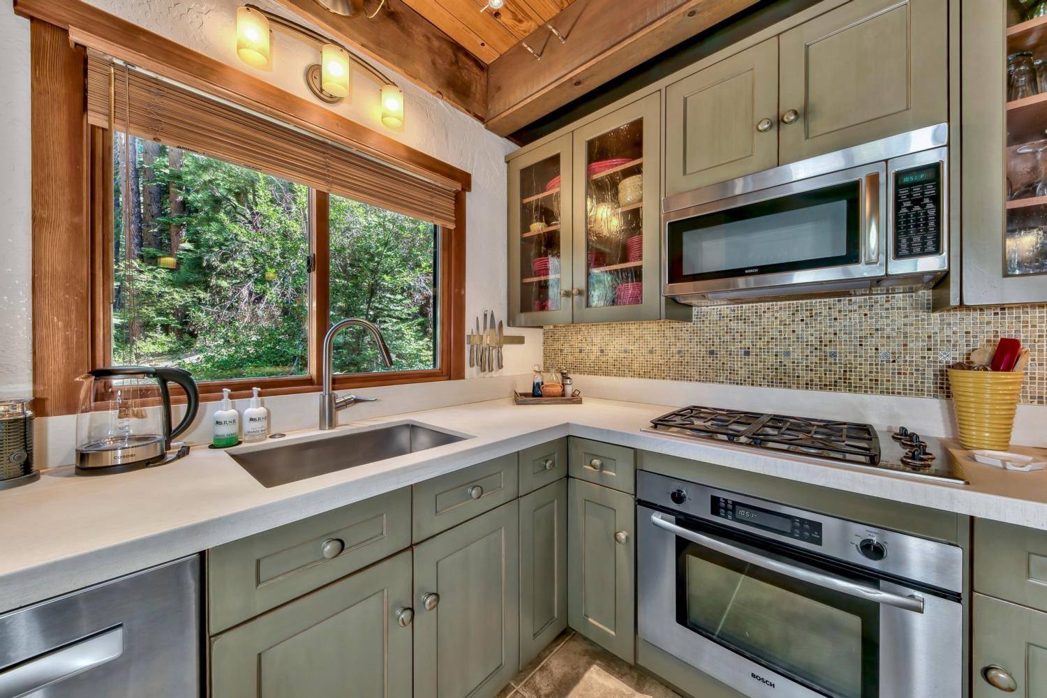 Gunbarrel Den Pets, Hot Tub, BBQ RnR Vacation Rentals