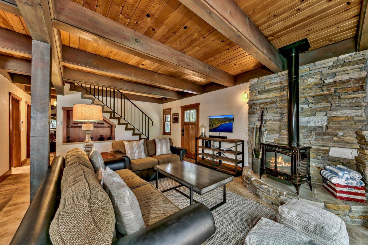 Gunbarrel Den Pets, Hot Tub, BBQ RnR Vacation Rentals