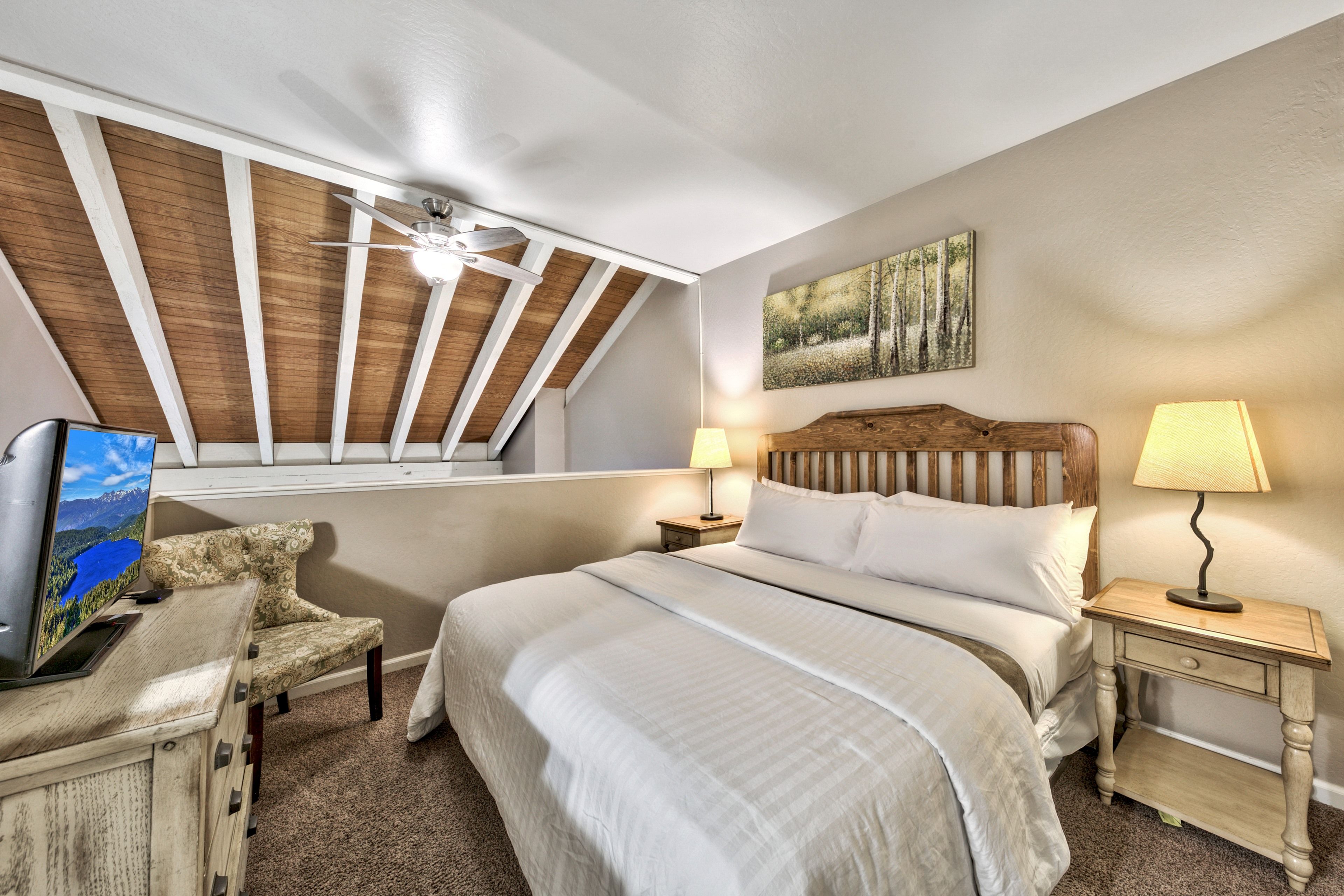 Lakeland Village #310 Modern 1 bedroom+loft | RnR Vacation Rentals