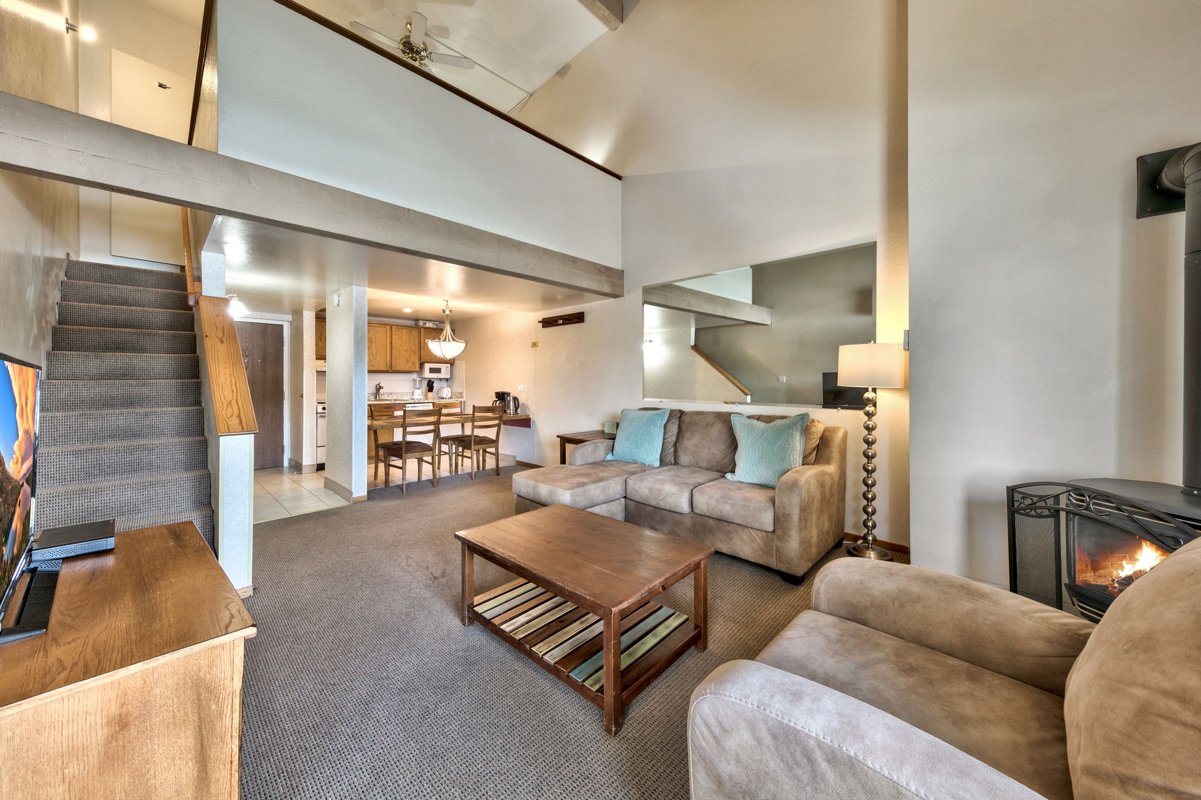 Lakeland Village 304 1BR+Loft! Sauna, Beach, Pool RnR Vacation Rentals