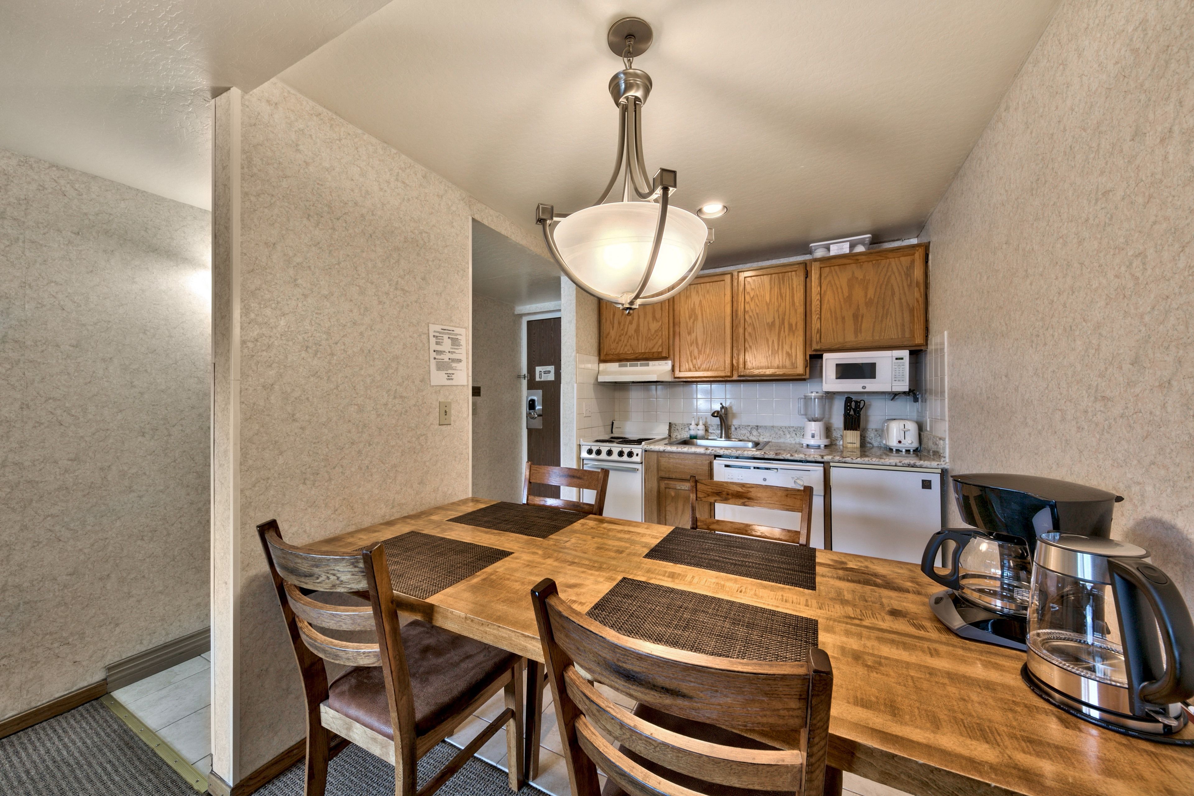 Lakeland Village 304 1BR+Loft! Sauna, Beach, Pool RnR Vacation Rentals