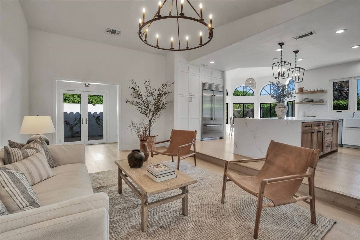 Huge open concept Plan