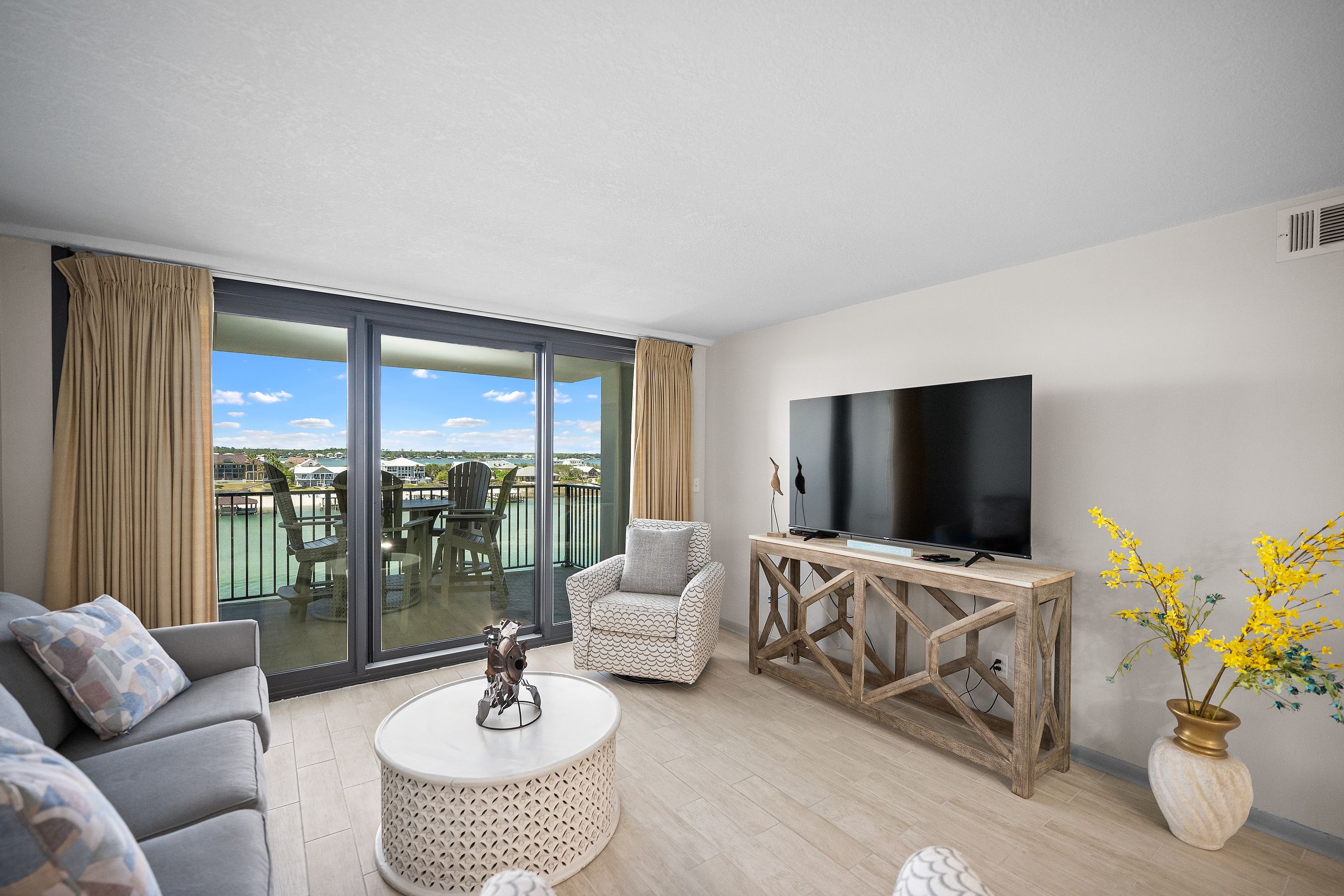 Orange Beach 2BR Vacation Condo with a Beachside Pool