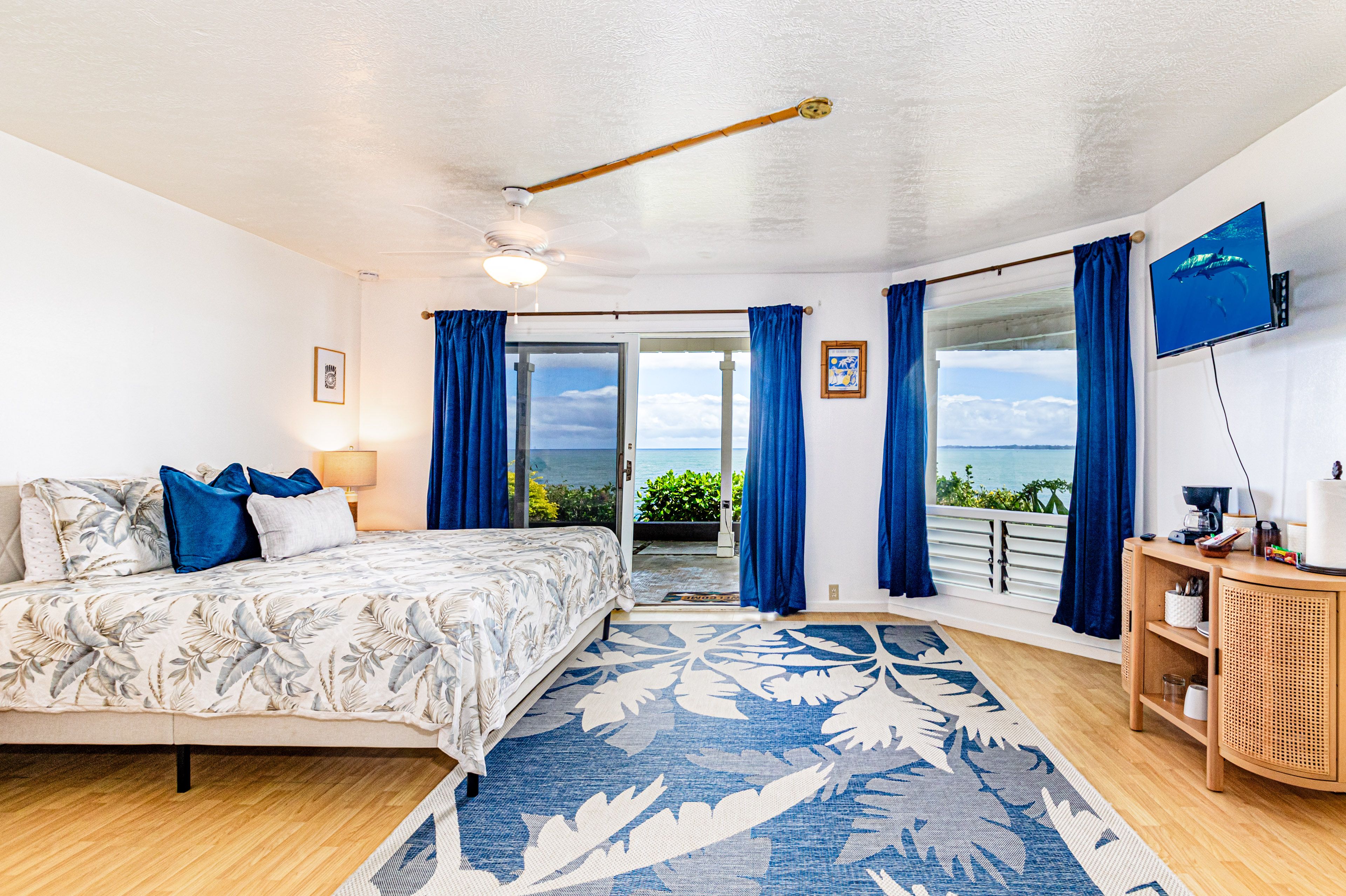 Hale Kai Suites - Moana Room | Salt Water Real Estate