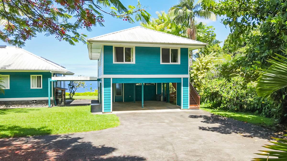 Vacation Home #1 cabin Tiny house with kitchen equipped with essentials  near at the Volcano Park, Pahoa, HI 