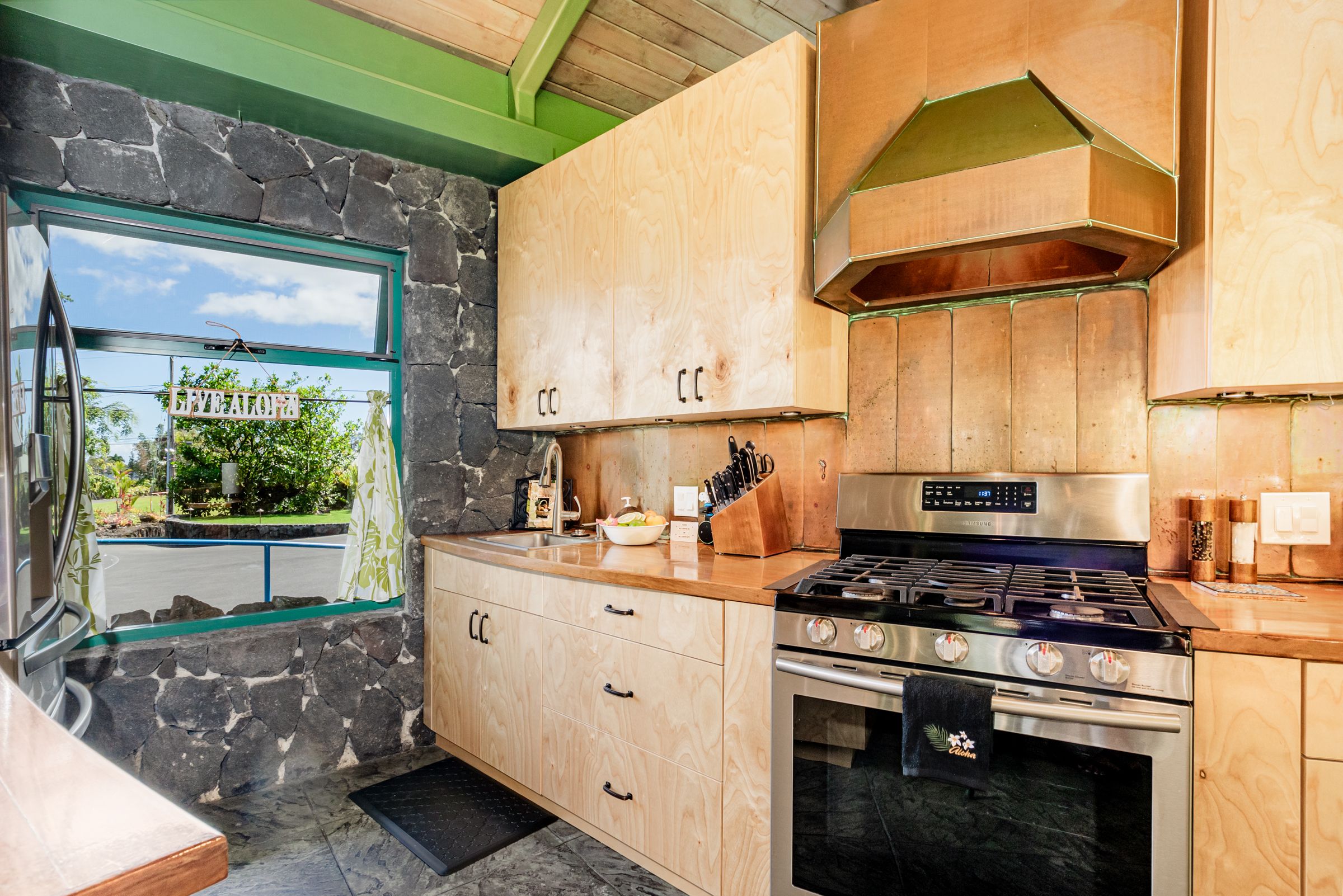 Lava Rock Retreat Salt Water Real Estate