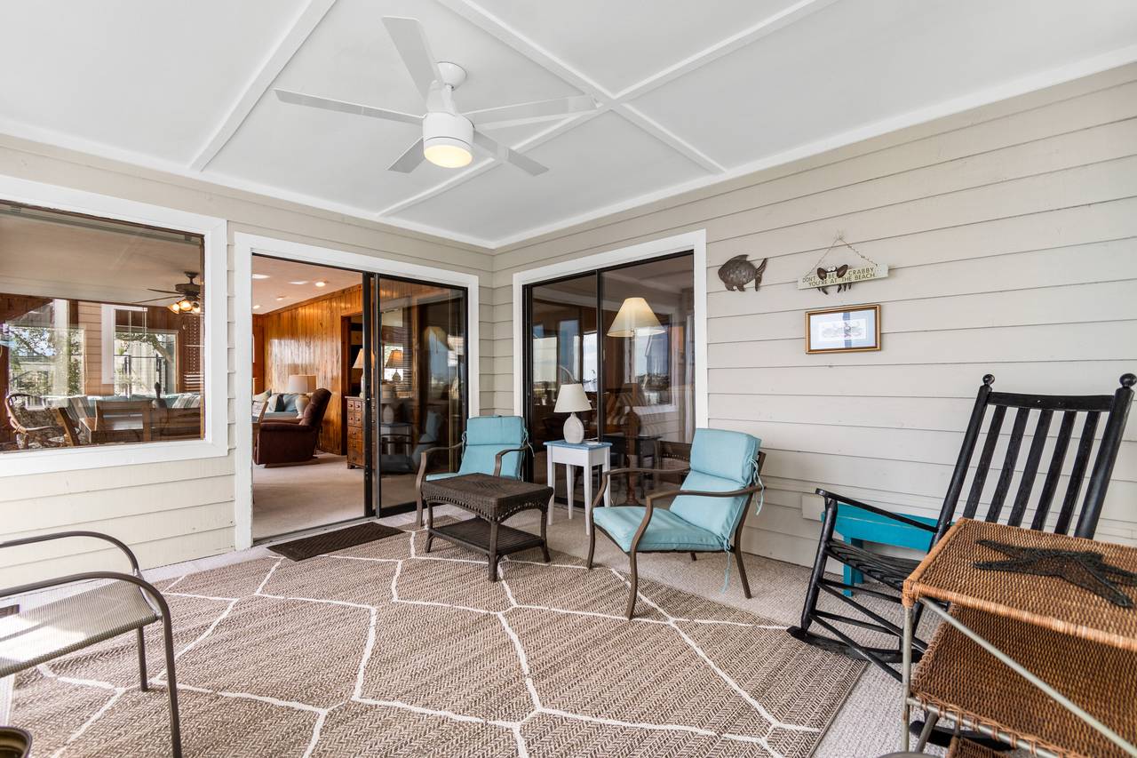 Inlet front first floor balcony Inlet front first floor balcony