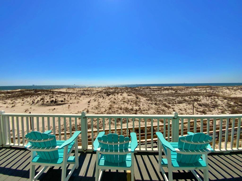 The perfect spot for watching the wildlife, surf and, if you're lucky, the Blue Angels.