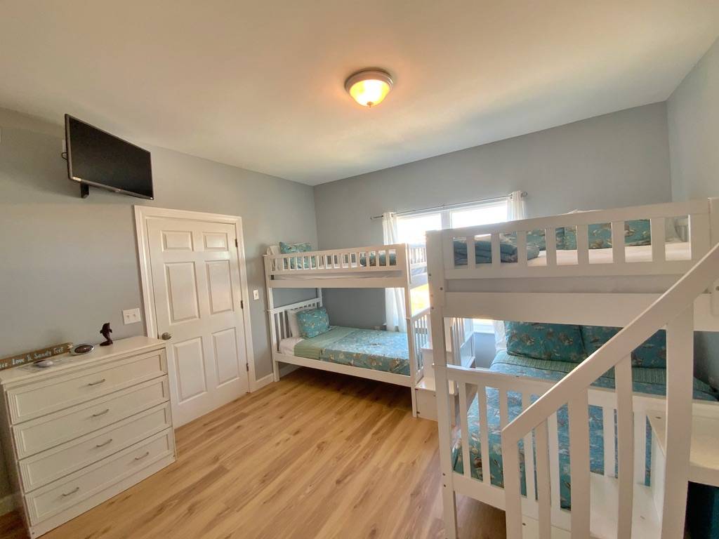 Kids love the bunk room with a twin over twin and a full over full bunk.  6 cousins, siblings or best friends can create fun memories in this space.