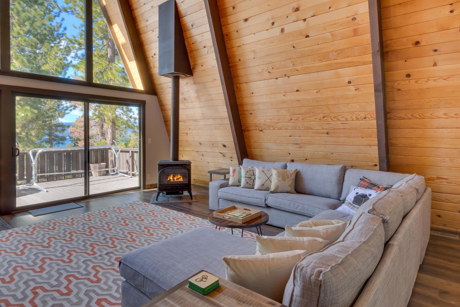 Lakeview Lodge in Dollar Point Tahoe Rental Company