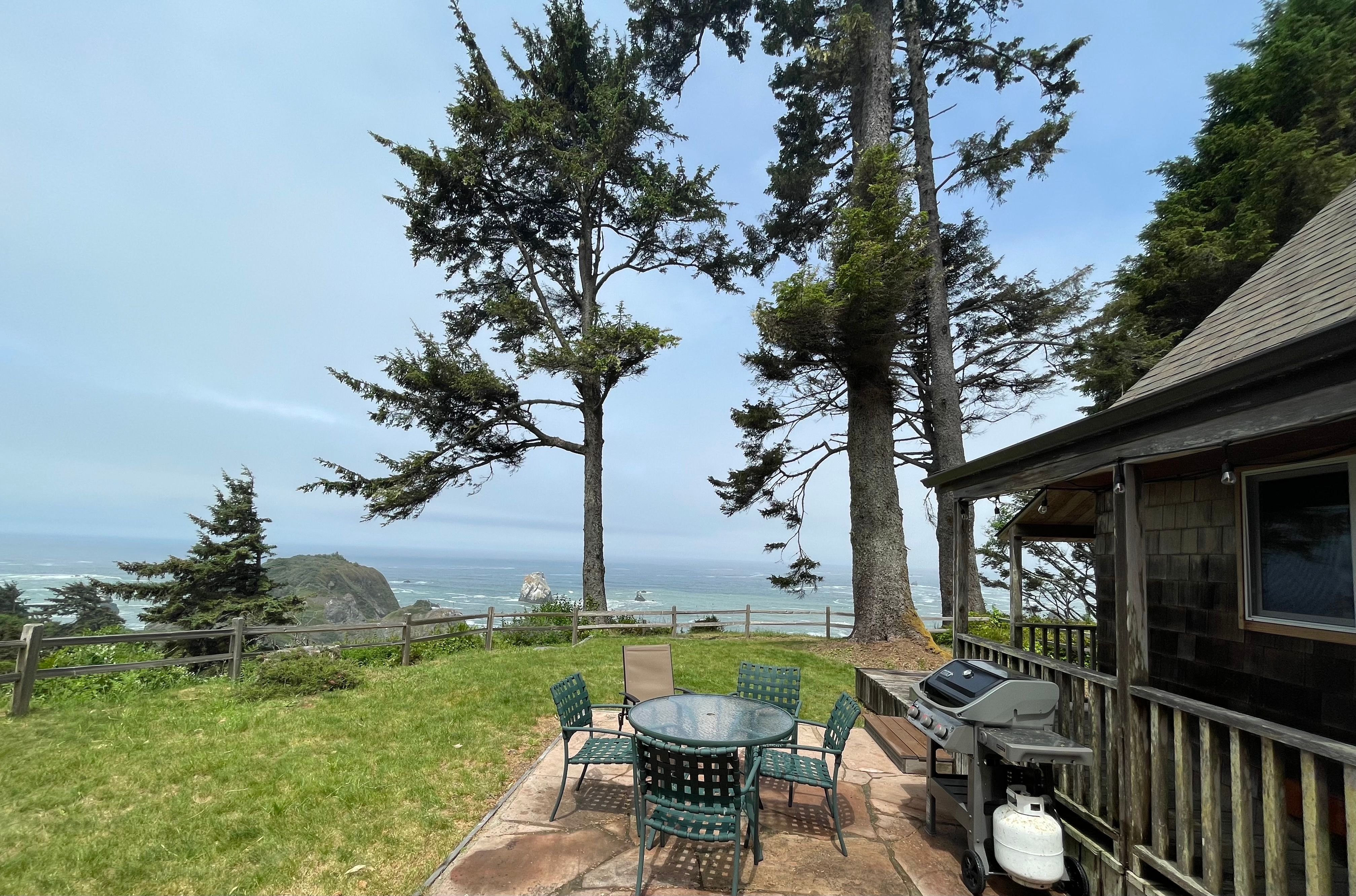 Abalone CabinPrivate cabin w/ private majestic ocean views Trinidad