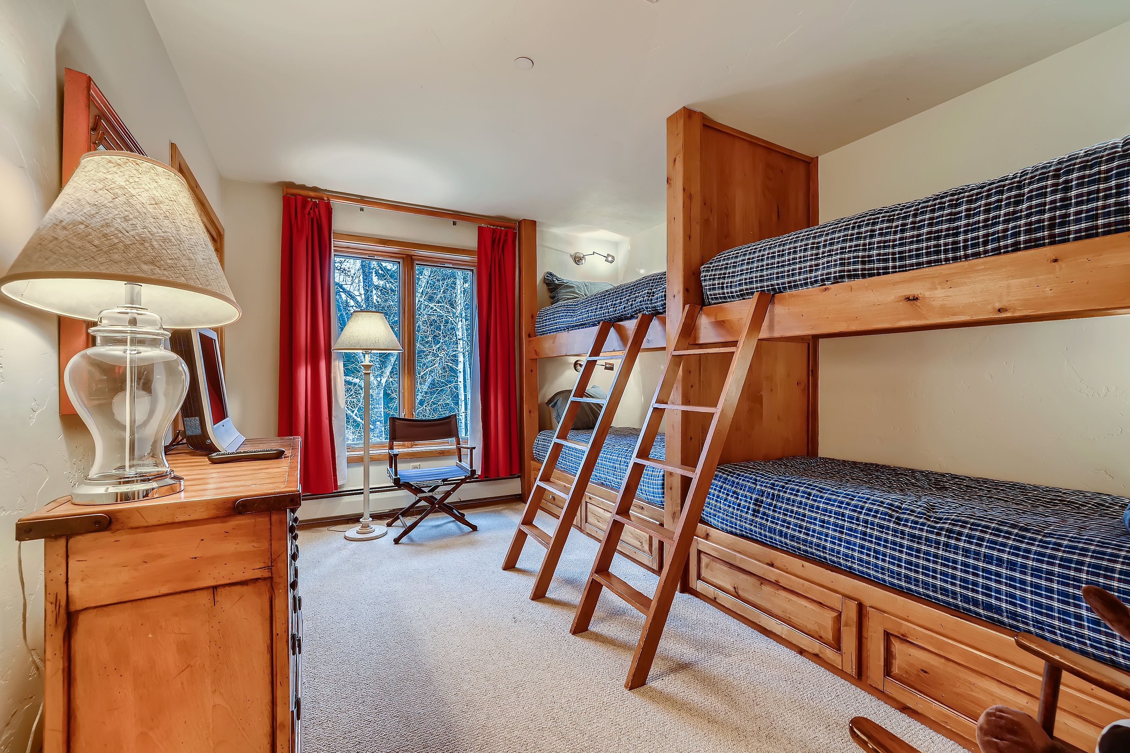 Treetops 5C, 3BD SkiIn SkiOut Condo Vail Management Company