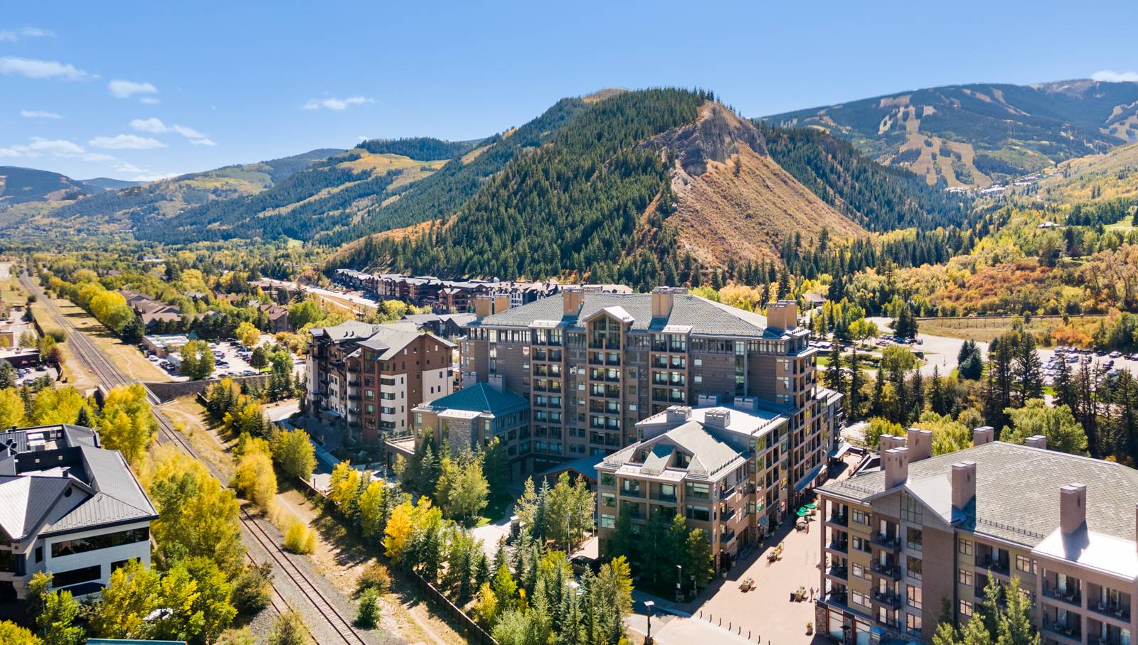 Riverfront Resort \u0026 Spa 421, 2BD Condo with Mtn Views | Vail Management  Company, image size:1600x908