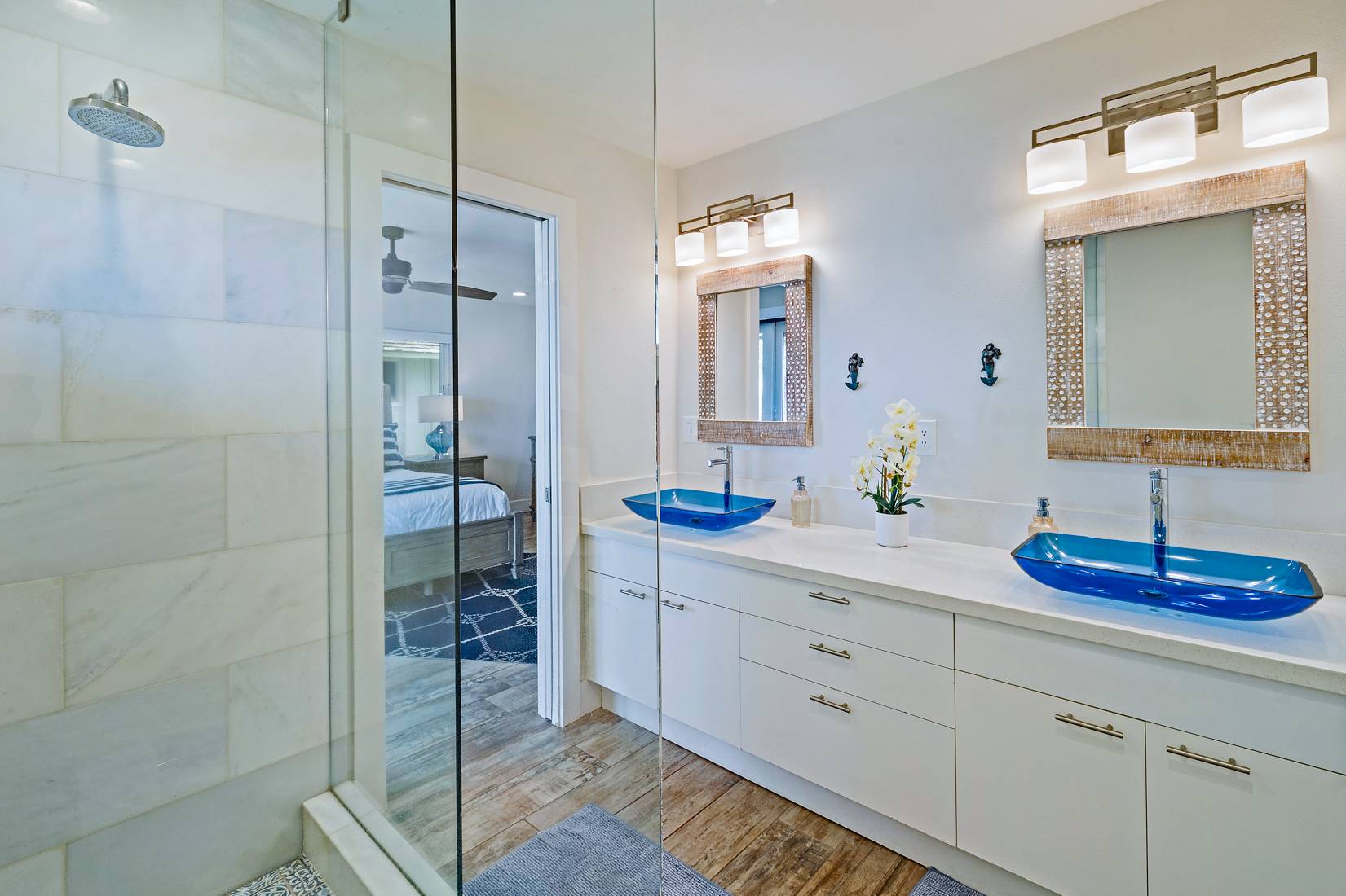upstairs master bathroom view