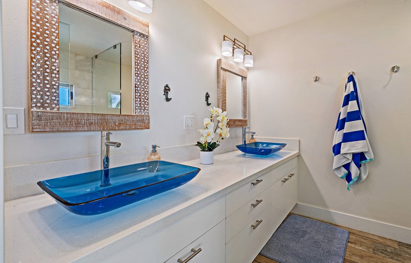upstairs master bathroom view