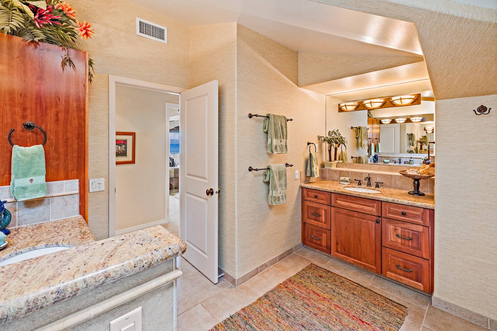 upstiars shared bathroom