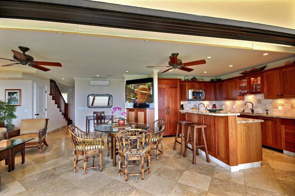 Dining Area & Kitchen