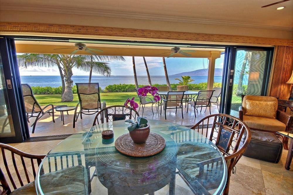 Dining Area with Lanai