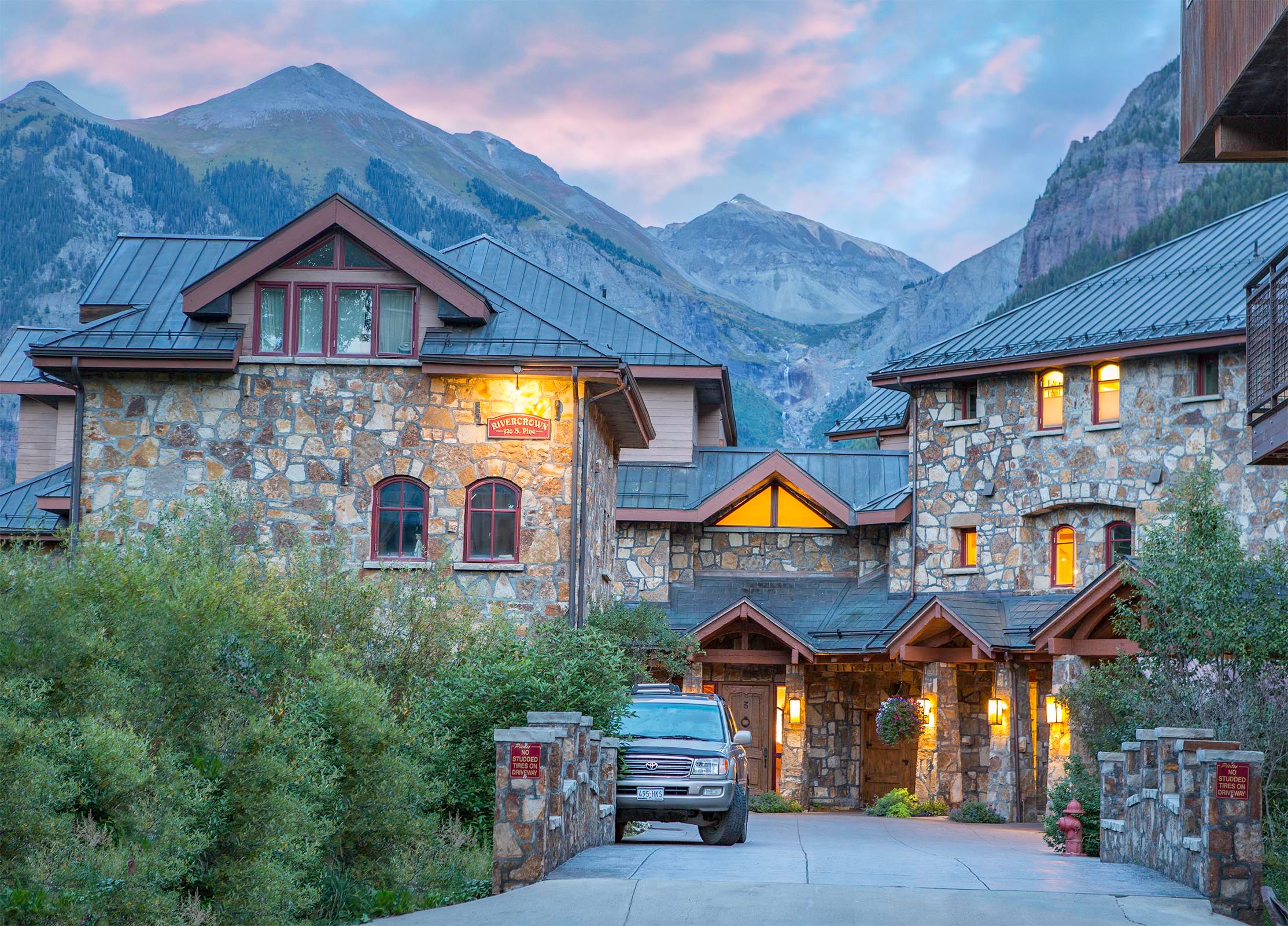 Rivercrown 4 Unsurpassed Views, Comfort and Location! Vivid