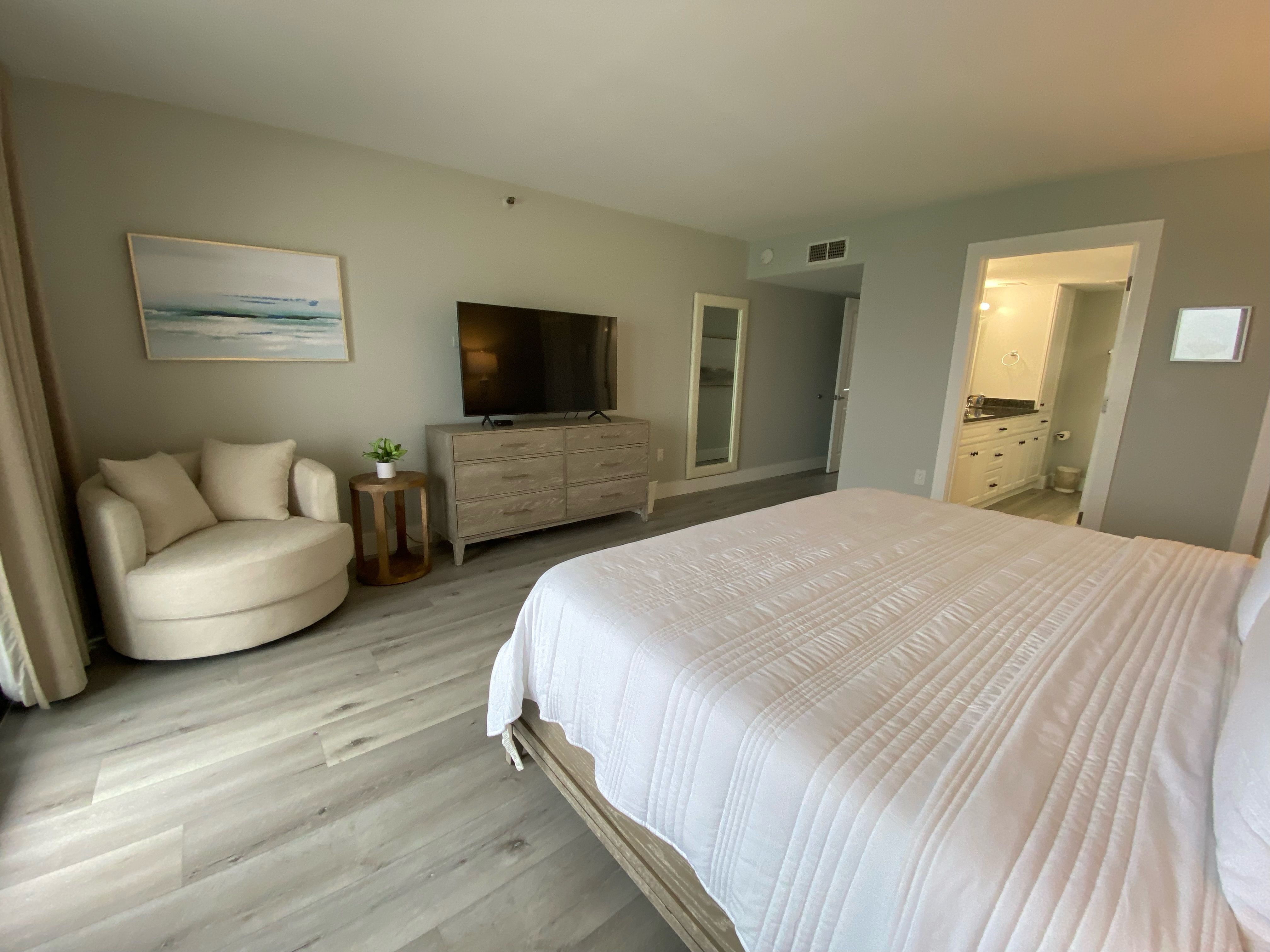 Breakers East 904 Your Assistant at the Beach