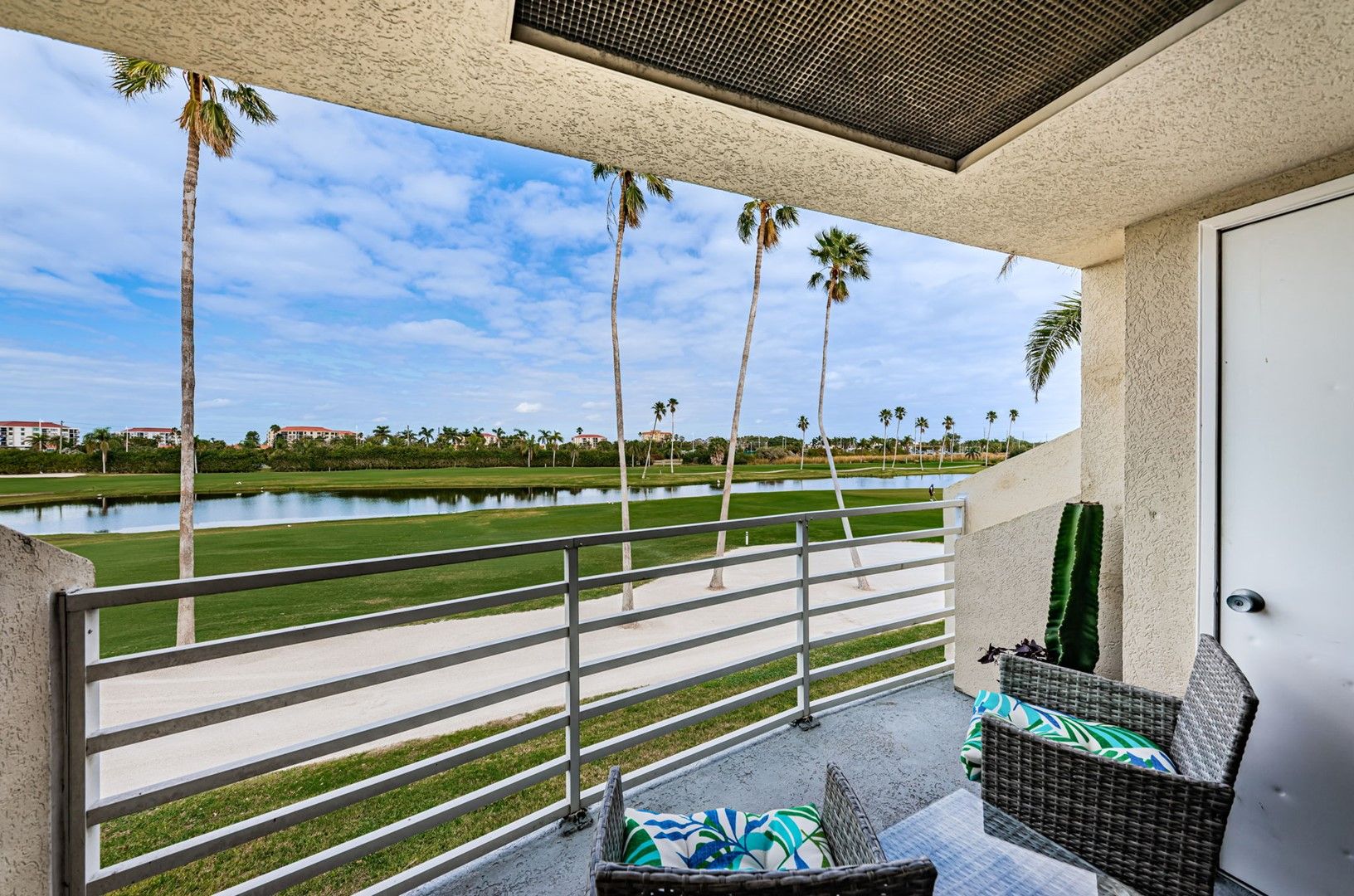 Vista Verde N 'Endless Sun, Endless Fun, Endless Summer' Compass