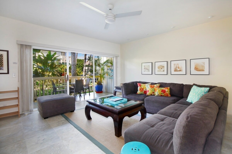 Regency 512 Living Area Garden View