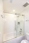 Bedroom 1 en suite bathroom