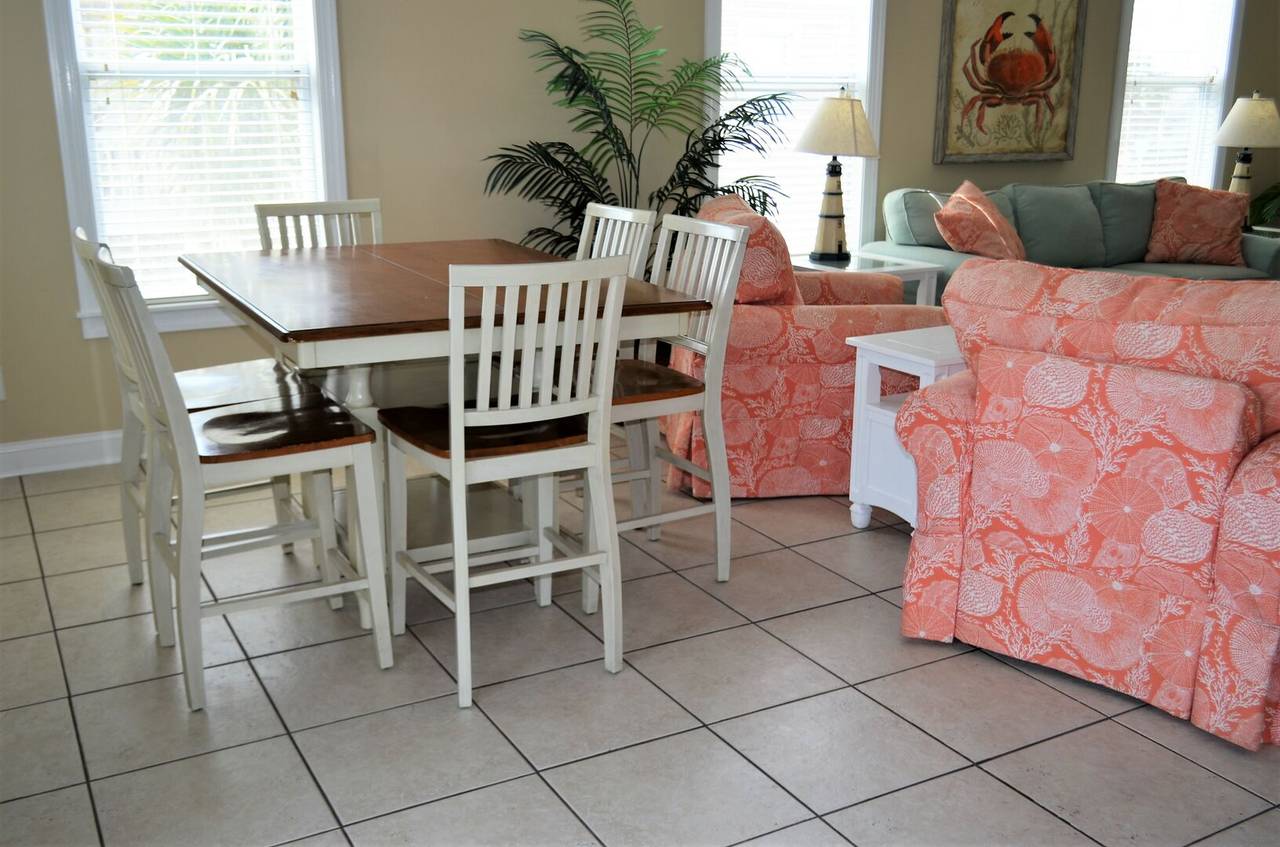 Extra table - perfect for puzzles and games! Extra table - perfect for puzzles and games!