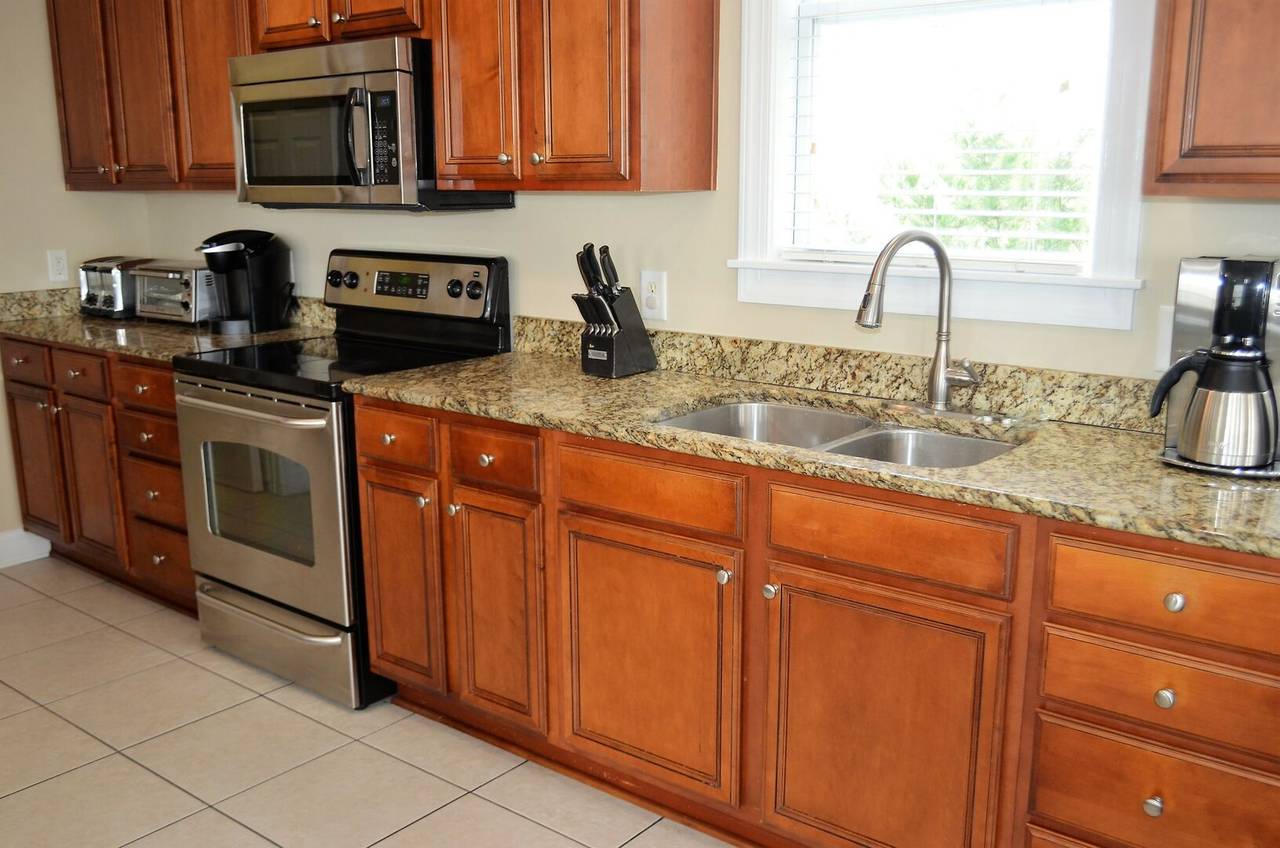 Granite Countertops & Stainless Appliances Granite Countertops & Stainless Appliances