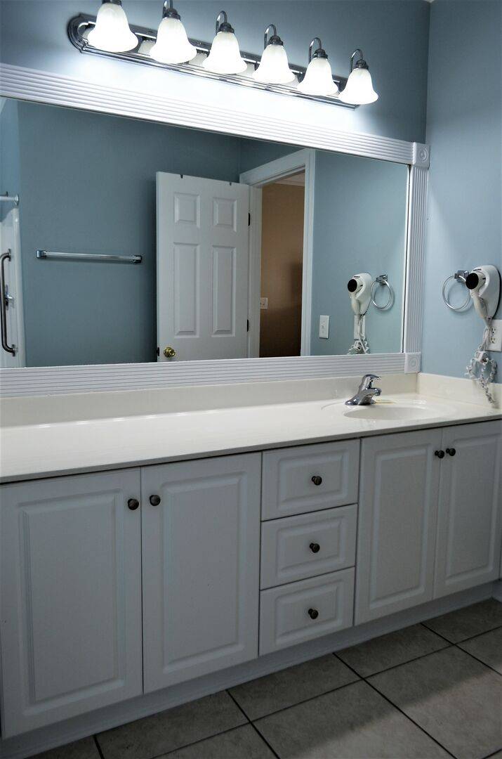 Bedroom 1 has a Private Bathroom Bedroom 1 has a Private Bathroom