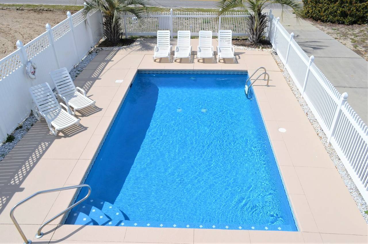 Back porch overlooks the large private pool! Back porch overlooks the large private pool!