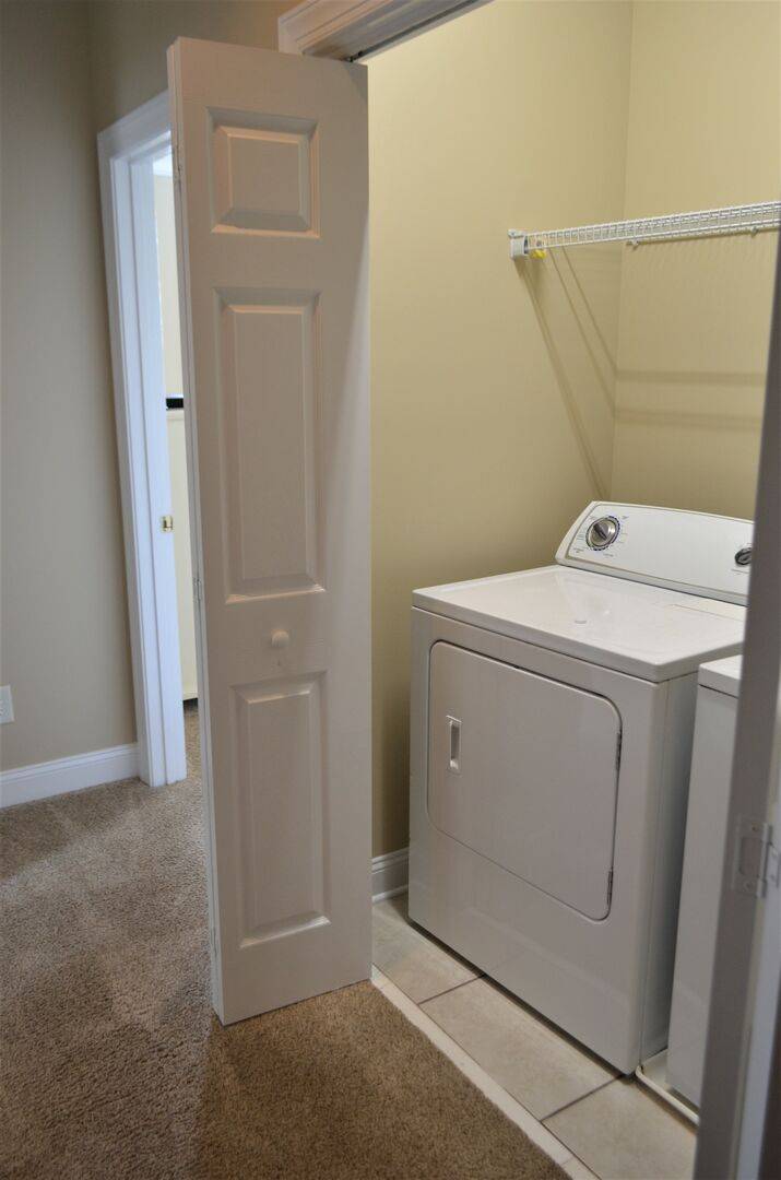 Upstairs also has a washer & dryer! Upstairs also has a washer & dryer!