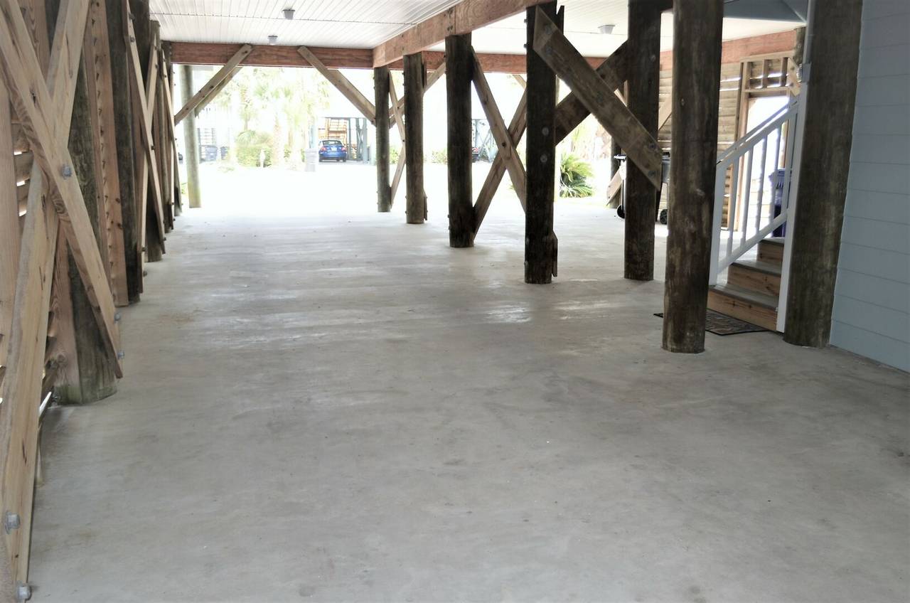 Plenty of parking at Halcyon! Plenty of parking at Halcyon!