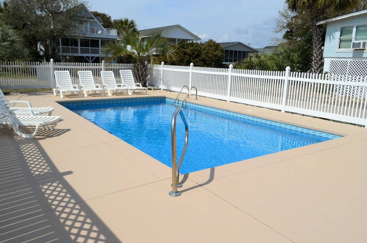 Enjoy swimming in Halcyon's private pool! Enjoy swimming in Halcyon's private pool!